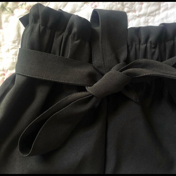 💕🌸🐝 Cutest NWOT Paper Bag Shorts‼️ - Picture 2 of 2